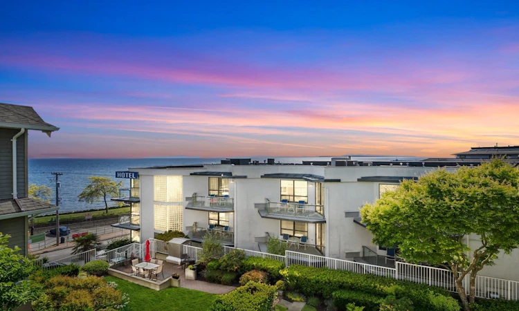 311-15621 Marine Drive
