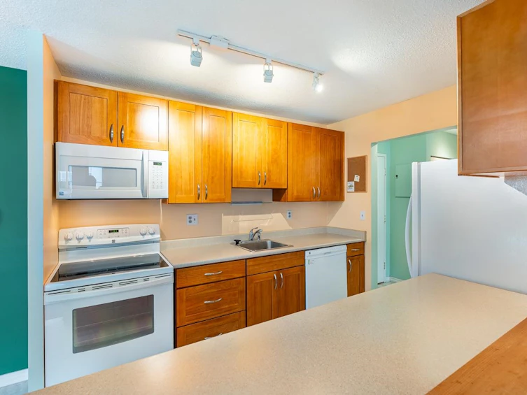 213-2381 Bury Avenue, Port Coquitlam, BC, V3C 1Z9 - 13