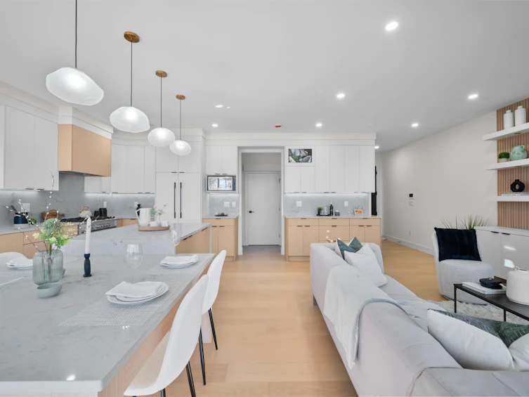 2-3576 E Pender Street, Vancouver, BC, V5K 2E3 - 3