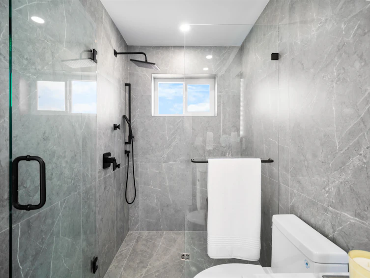 2-3576 E Pender Street, Vancouver, BC, V5K 2E3 - 18