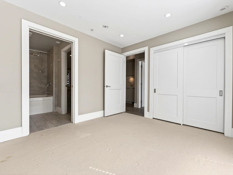 7523 Yukon Street, Vancouver, BC, V5X 2Y4 - 6