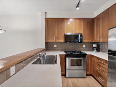 1207-4655 Valley Drive - 5