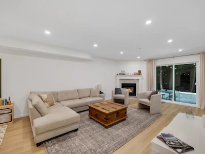 46-2401 Mamquam Road - 2