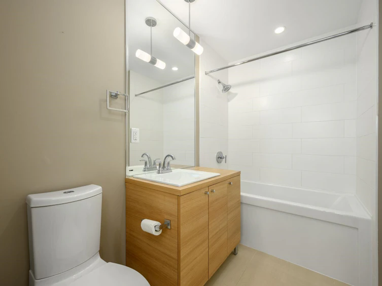 210-9150 University High Street, Burnaby, BC, V5A 0C5 - 27
