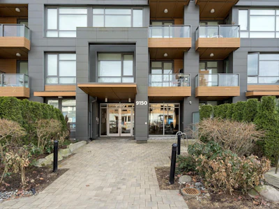 210-9150 University High Street - 2