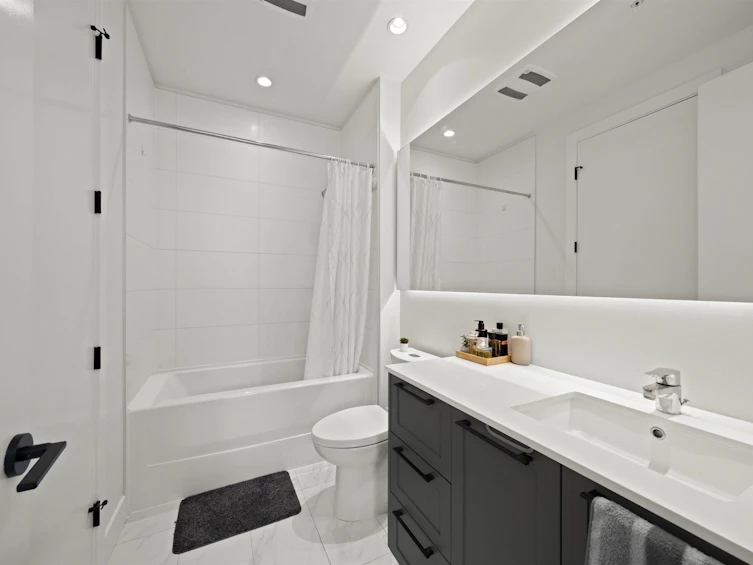 201-13933 105 Boulevard, Surrey, BC, V3T 0R6 - 14