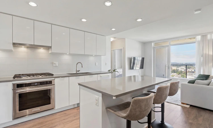 3205-2388 Madison Avenue