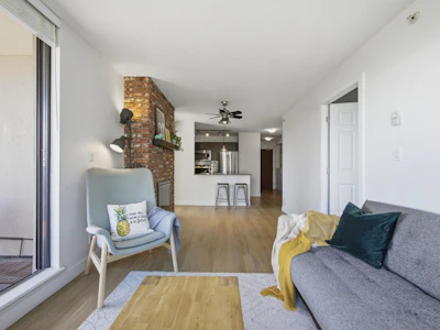 1007-833 Agnes Street - 4