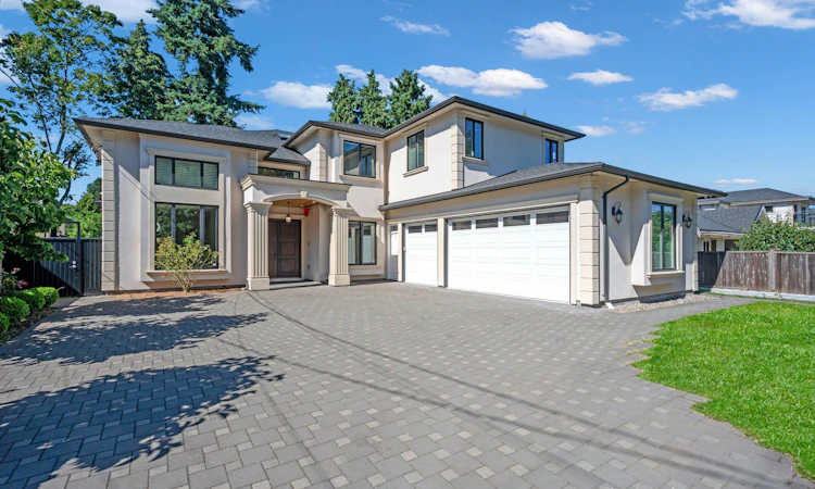 8351 Leslie Road