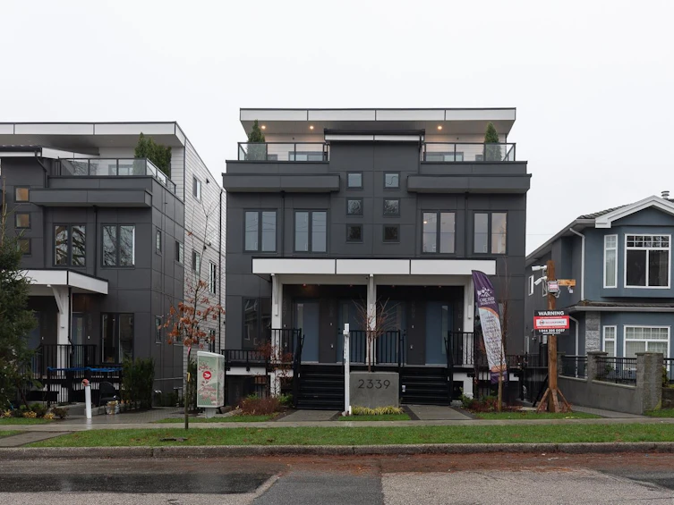 209-2339 E 34th Avenue, Vancouver, BC, V5R 2S6 - 2