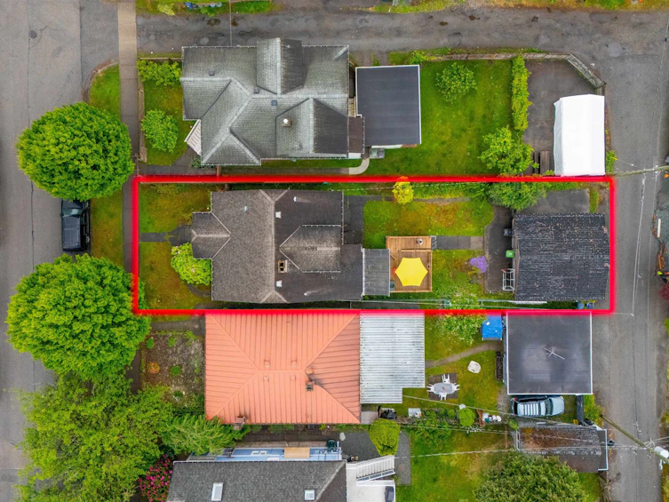 423 E 37th Avenue, Vancouver, BC, V5W 1E8 - 2
