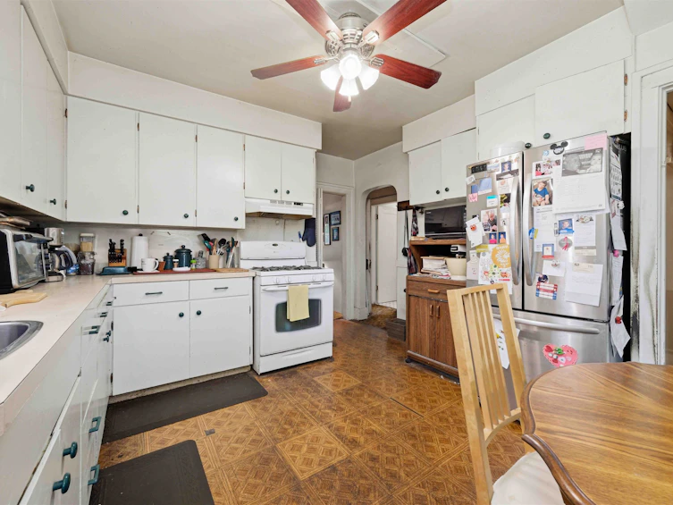 423 E 37th Avenue, Vancouver, BC, V5W 1E8 - 10