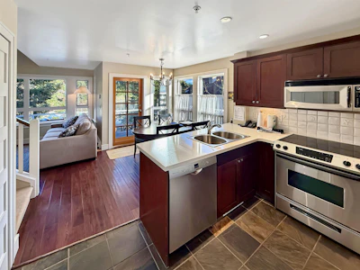 13C-2315 Mackinnon Road - 4