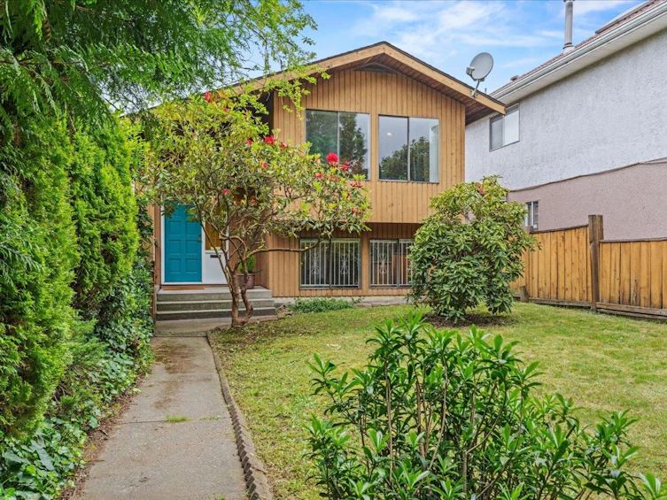 7611 Oak Street, Vancouver, BC, V6P 4A4