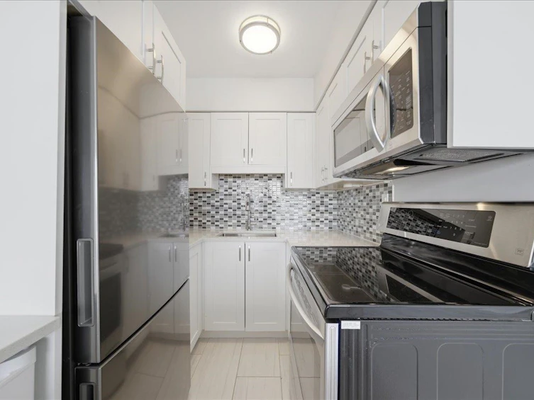 802-1251 Cardero Street, Vancouver, BC, V6G 2H9 - 10