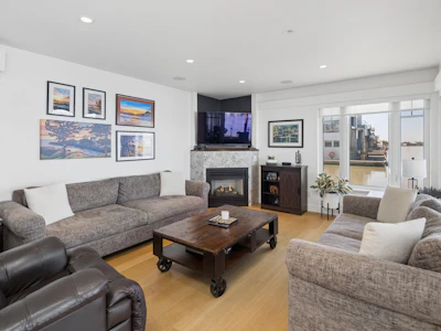 9-3473 W River Road - 3