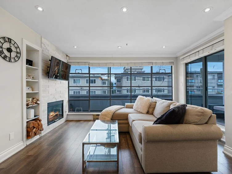 203-2287 W 3rd Avenue, Vancouver, BC, V6K 1L5