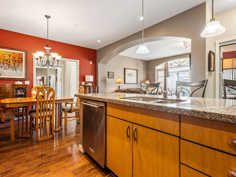 315-33485 South Fraser Way, Abbotsford, BC, V2S 8P9 - 8