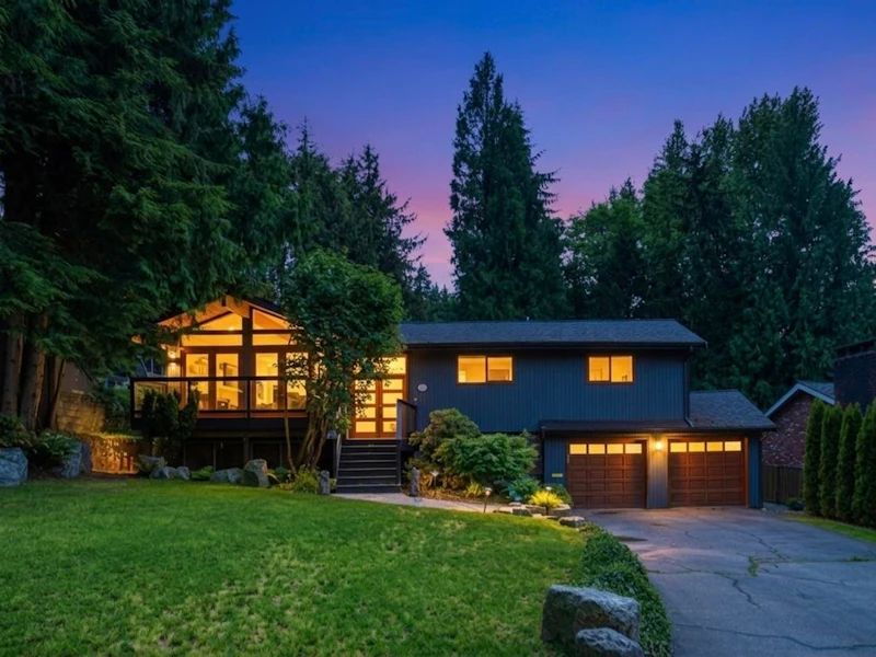 5222 Sarita Avenue, North Vancouver BC V7R 3M9