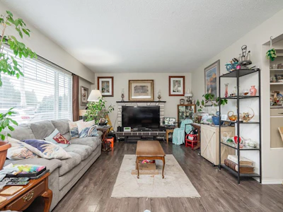 2130 Sandalwood Crescent - 4