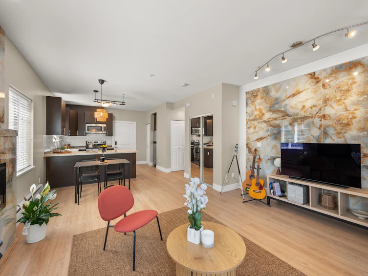 111-368 Ellesmere Avenue, Burnaby, BC, V5B 3S9 - 2