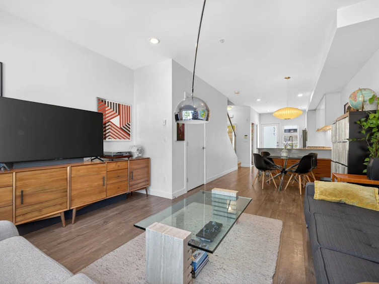 217-455 E 16th Avenue, Vancouver, BC, V5T 2T8