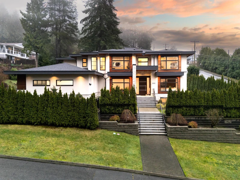 2902 St. Andrews Avenue, North Vancouver BC V7N 1E1