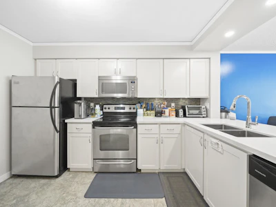 403-6070 Mcmurray Avenue - 5