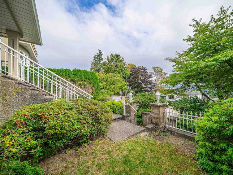 155 Ellesmere Avenue, Burnaby, BC, V5B 3S5 - 8