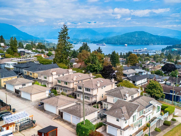 155 Ellesmere Avenue, Burnaby, BC, V5B 3S5 - 2