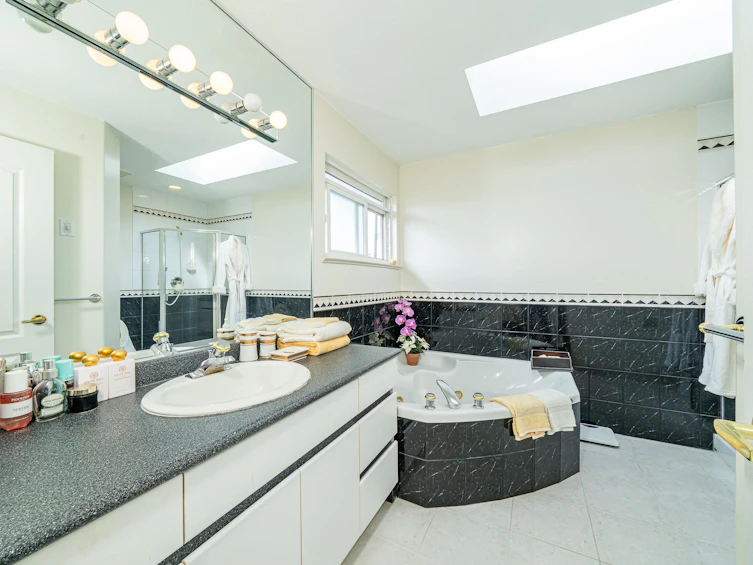 155 Ellesmere Avenue, Burnaby, BC, V5B 3S5 - 24