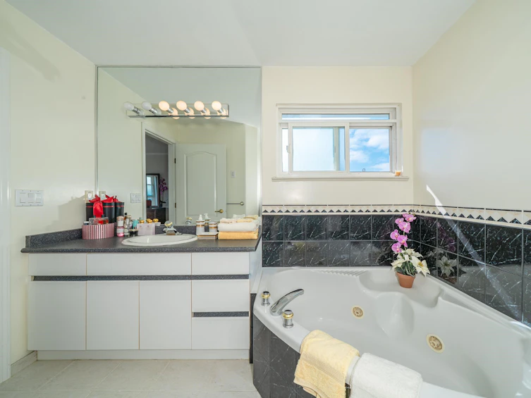 155 Ellesmere Avenue, Burnaby, BC, V5B 3S5 - 25