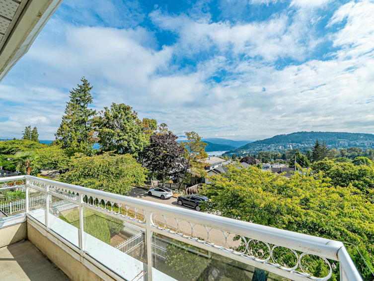 155 Ellesmere Avenue, Burnaby, BC, V5B 3S5 - 4