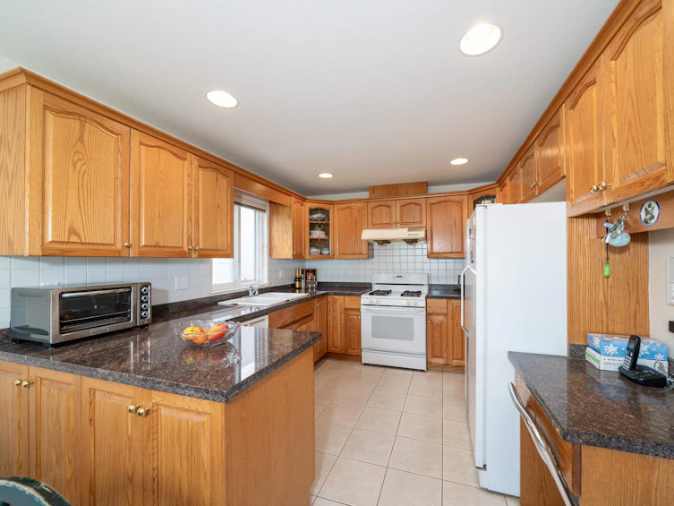 155 Ellesmere Avenue, Burnaby, BC, V5B 3S5 - 18