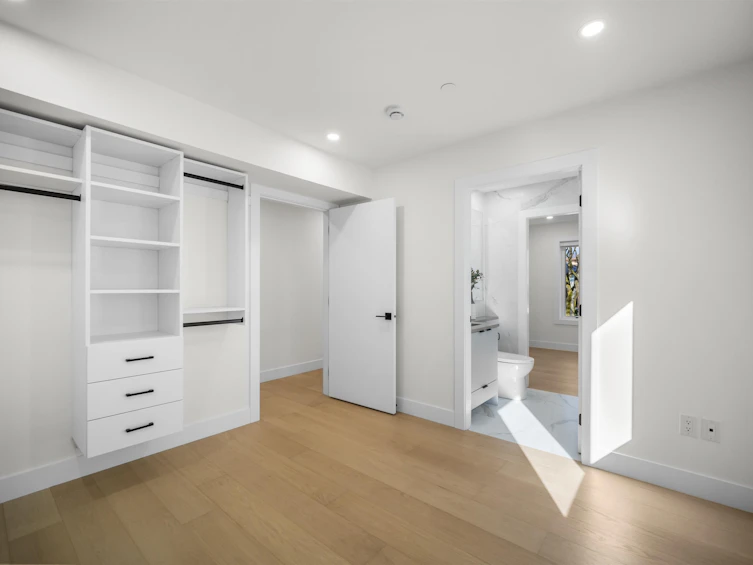 1-3576 E Pender Street, Vancouver, BC, V5K 2E3 - 8