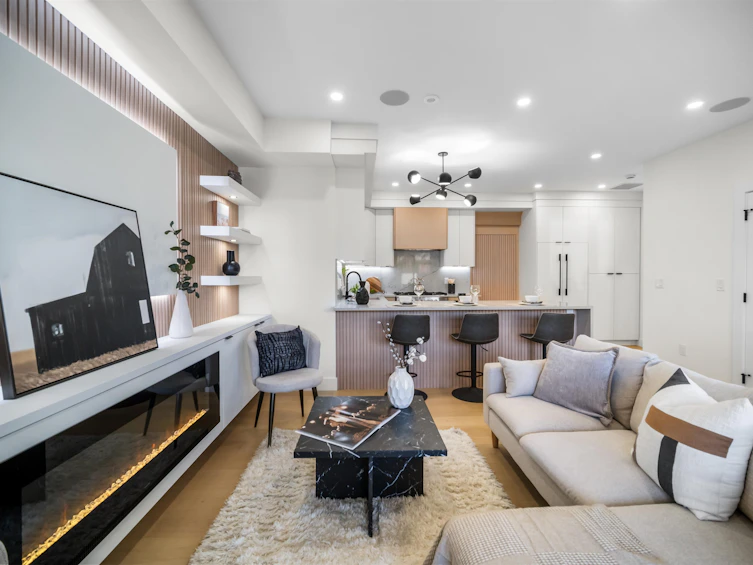 1-3576 E Pender Street, Vancouver, BC, V5K 2E3 - 3