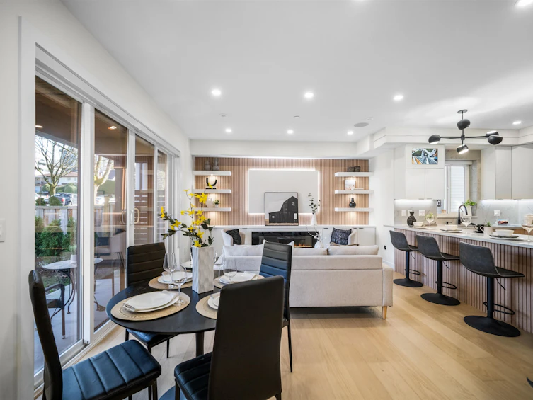 1-3576 E Pender Street, Vancouver, BC, V5K 2E3 - 2