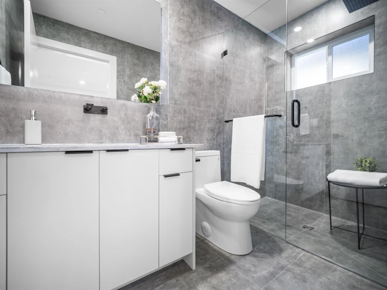1-3576 E Pender Street, Vancouver, BC, V5K 2E3 - 12