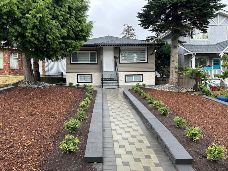 2843 E 5th Avenue, Vancouver BC V5M 1N4