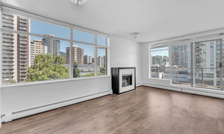 802-158 W 13th Street