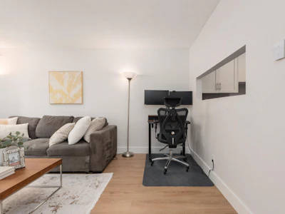 104-1330 Graveley Street - 4