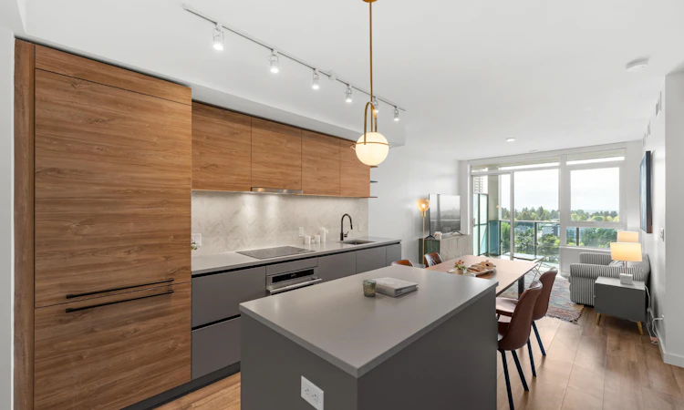 1712-10448 University Drive