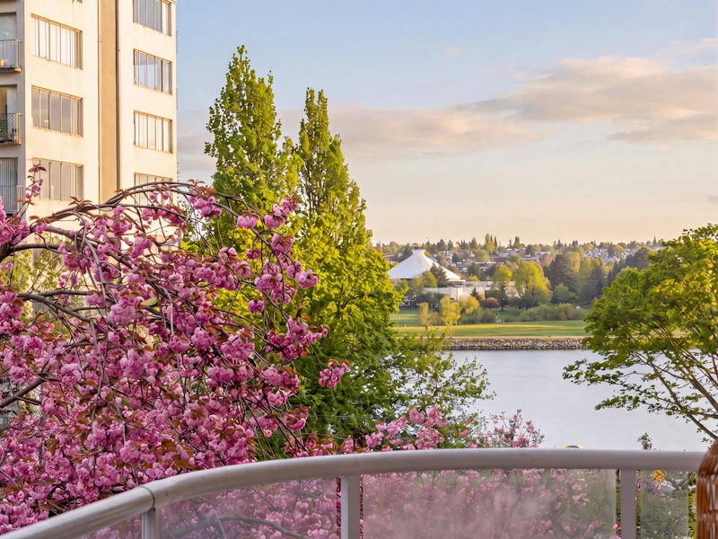 302 - 1406 Harwood Street, Vancouver BC V6G 1X5