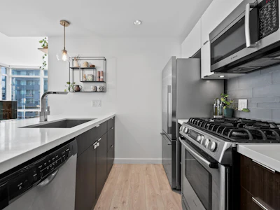 503-1775 Quebec Street - 3