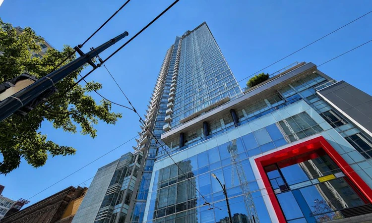 2508-833 Seymour Street