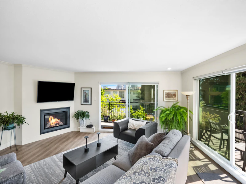 202 - 134 W 20th Street, North Vancouver BC V7M 1Y4
