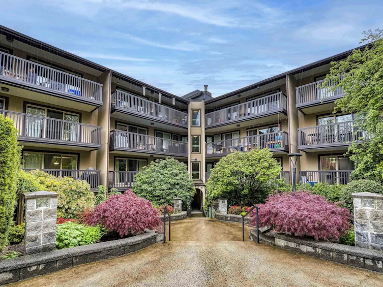 118-9847 Manchester Drive, Burnaby, BC, V3N 4P4 - 2