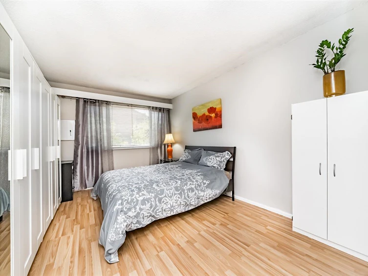 118-9847 Manchester Drive, Burnaby, BC, V3N 4P4 - 6