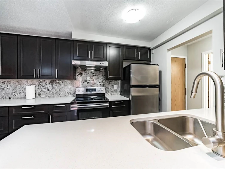 118-9847 Manchester Drive, Burnaby, BC, V3N 4P4 - 5
