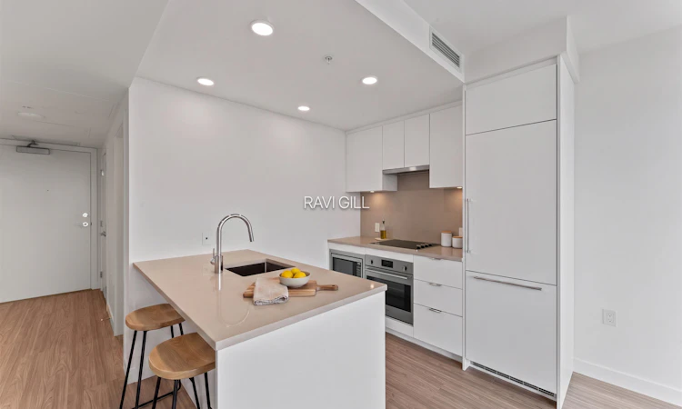 1003-13675 107a Avenue